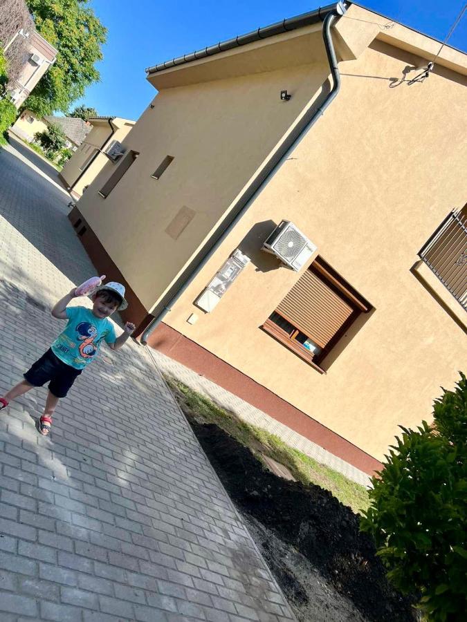 Zsuzsa Apartman Hajdúszoboszló Εξωτερικό φωτογραφία